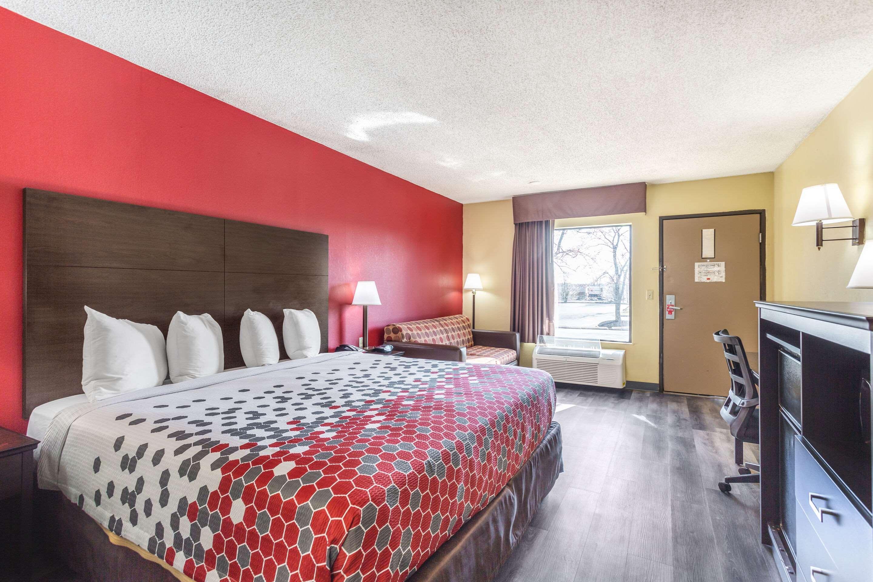 Econo Lodge & Suites Clarksville Exterior photo