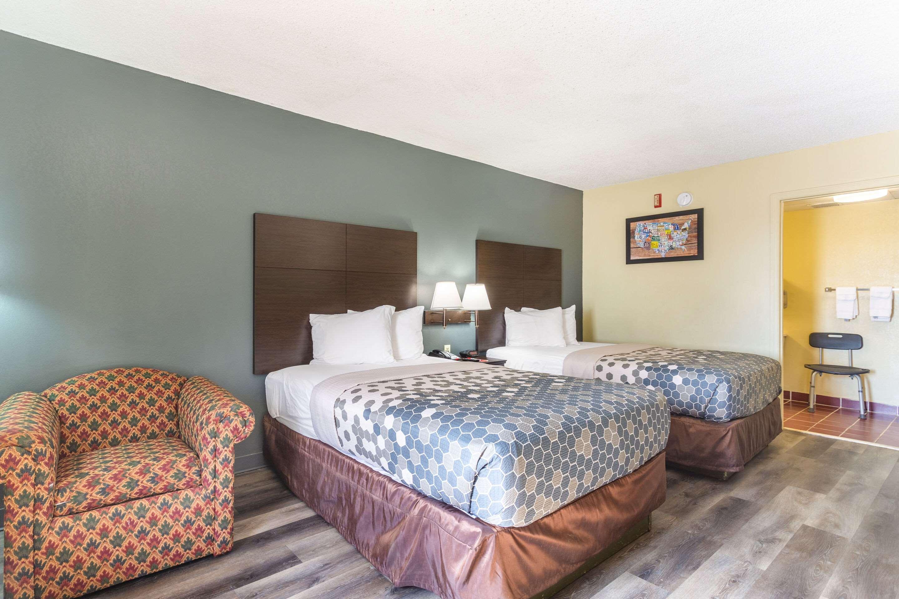 Econo Lodge & Suites Clarksville Exterior photo