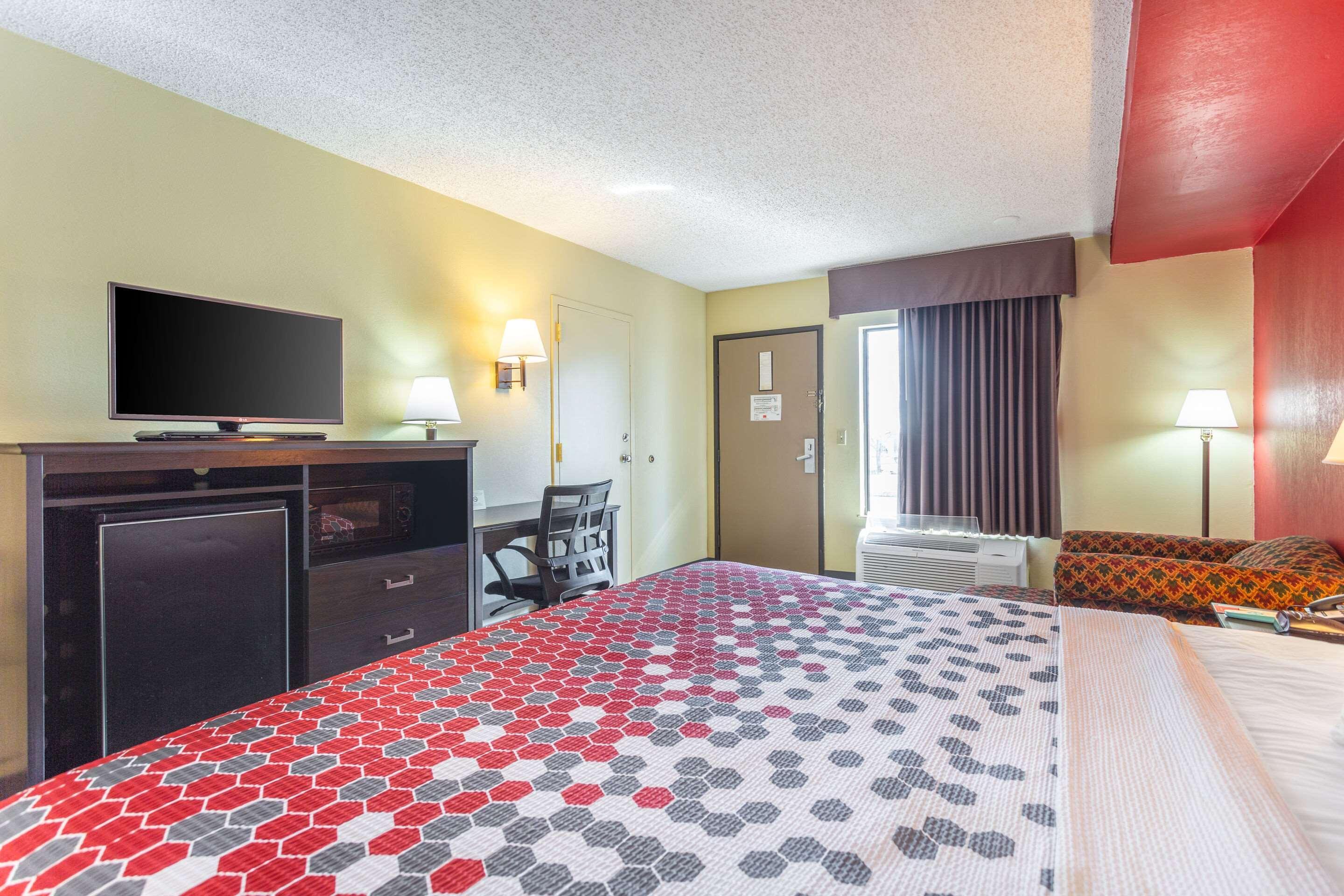 Econo Lodge & Suites Clarksville Exterior photo