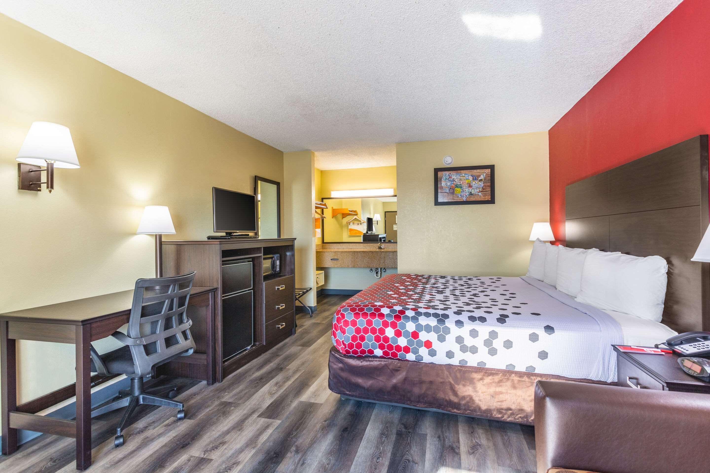Econo Lodge & Suites Clarksville Exterior photo