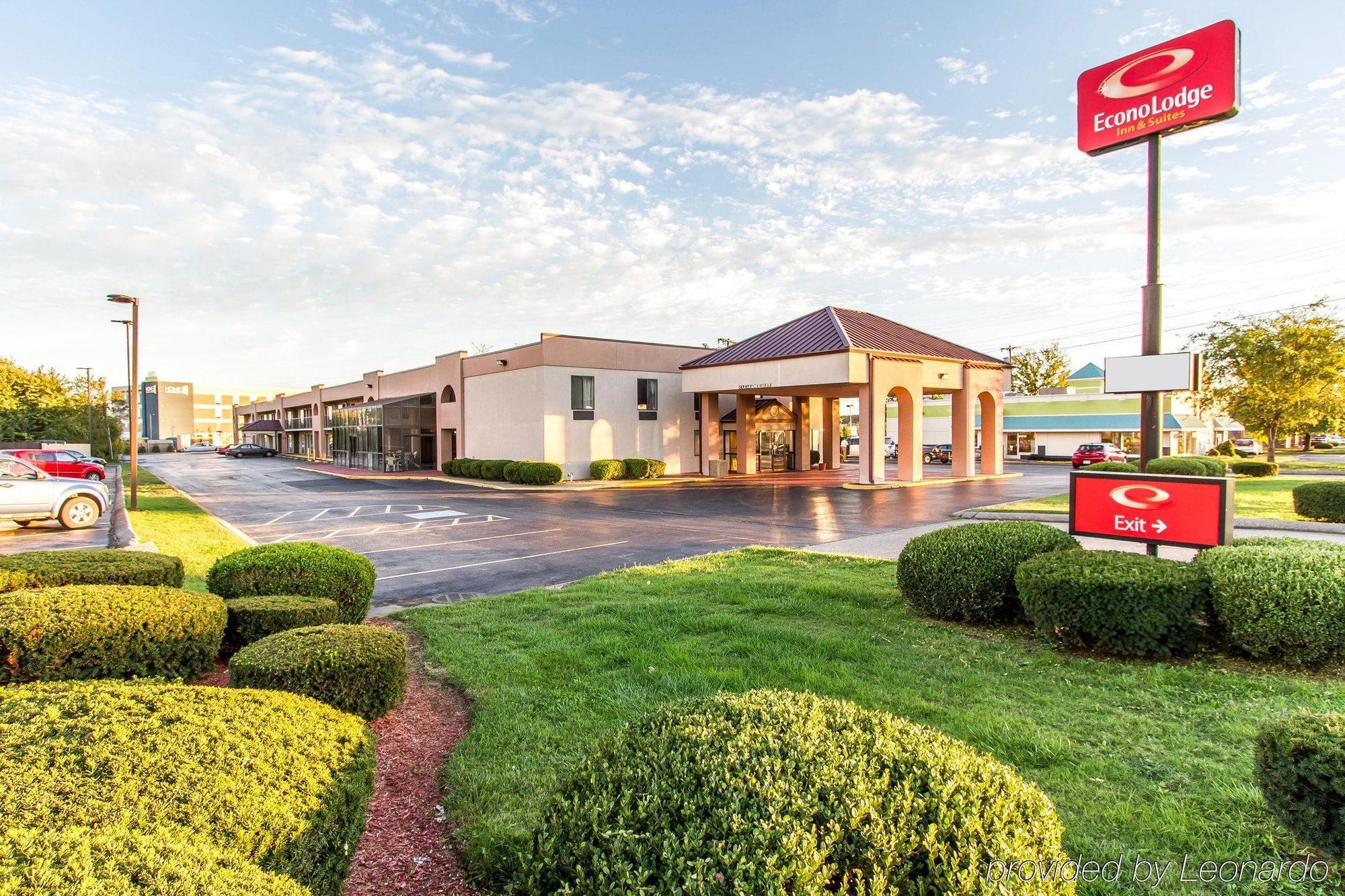 Econo Lodge & Suites Clarksville Exterior photo